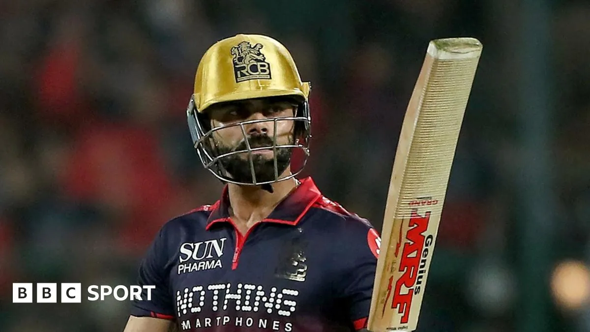 มหากาพย์แห่ง Bengaluru: Kohli ร่ายมนต์สะกดวิญญาณ นำทัพ RCB บดขยี้ Sunrisers ในนัดเปิดสนาม