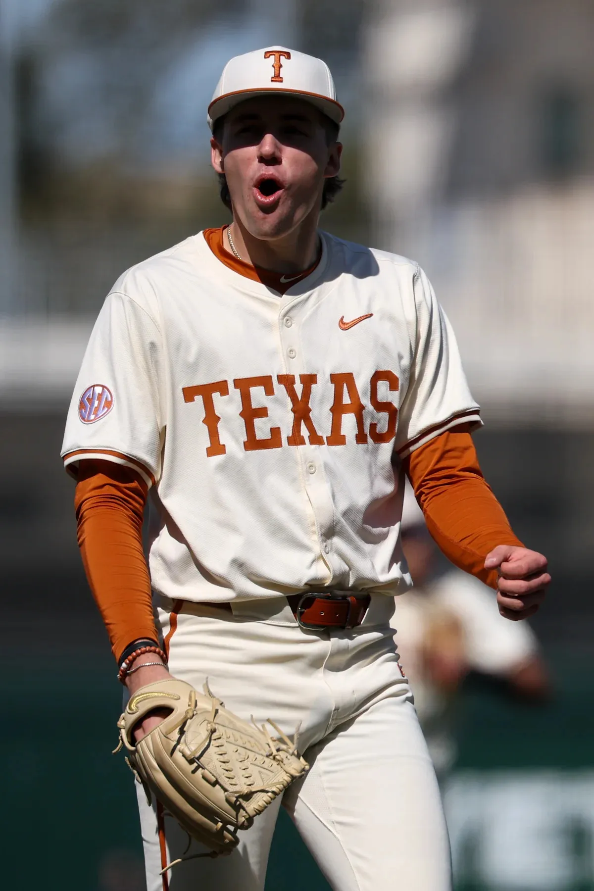 สงครามศักดิ์สิทธิ์แห่ง Forty Acres: เมื่อ Crimson Tide บุกรัง Longhorns ในสมรภูมิ SEC