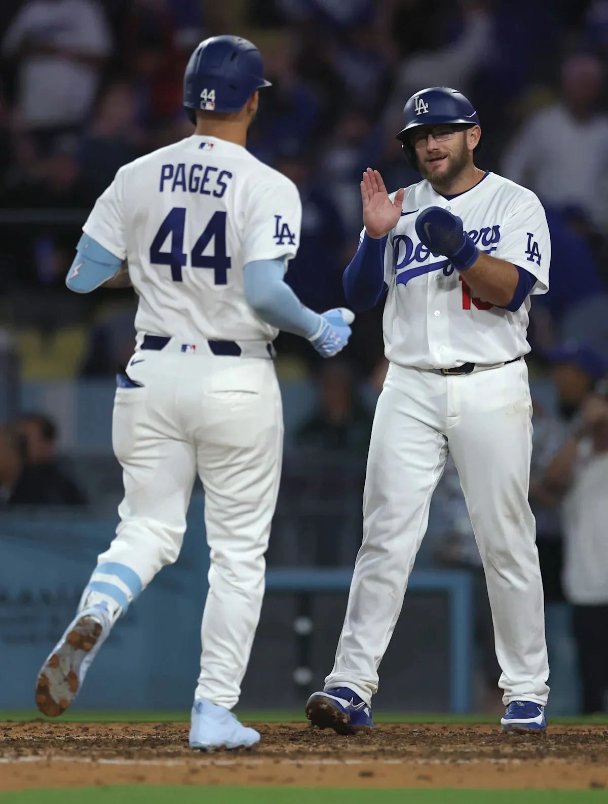 คราบเหงื่อและรอยไม้: ใครคือที่สุดของ Dodgers ในเดือนที่ผ่านมา?