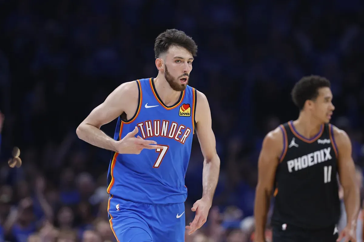 กำแพงมนุษย์แห่งโอคลาโฮมา: Chet Holmgren ผงาดติดโผสามพระกาฬชิงชัย Defensive Player of the Year
