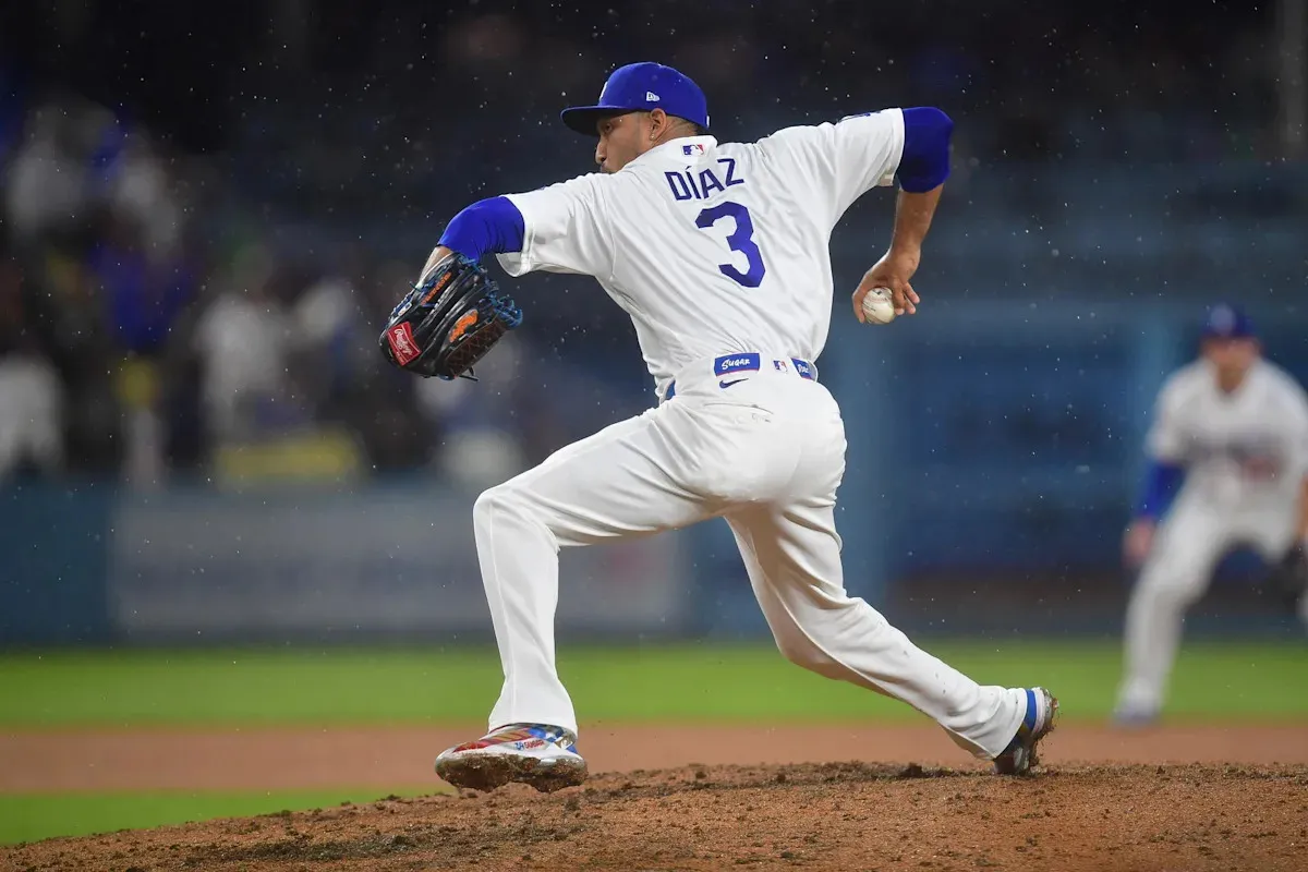รอยร้าวในศอกของ Edwin Diaz: เมื่อความเร็วที่หายไปกลายเป็นมีดหมอ และฝันร้ายของ Dodgers