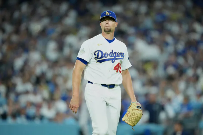 เสียงคำรามในอุโมงค์: Dave Roberts กับรอยร้าวในคอก Bullpen ที่ Coors Field