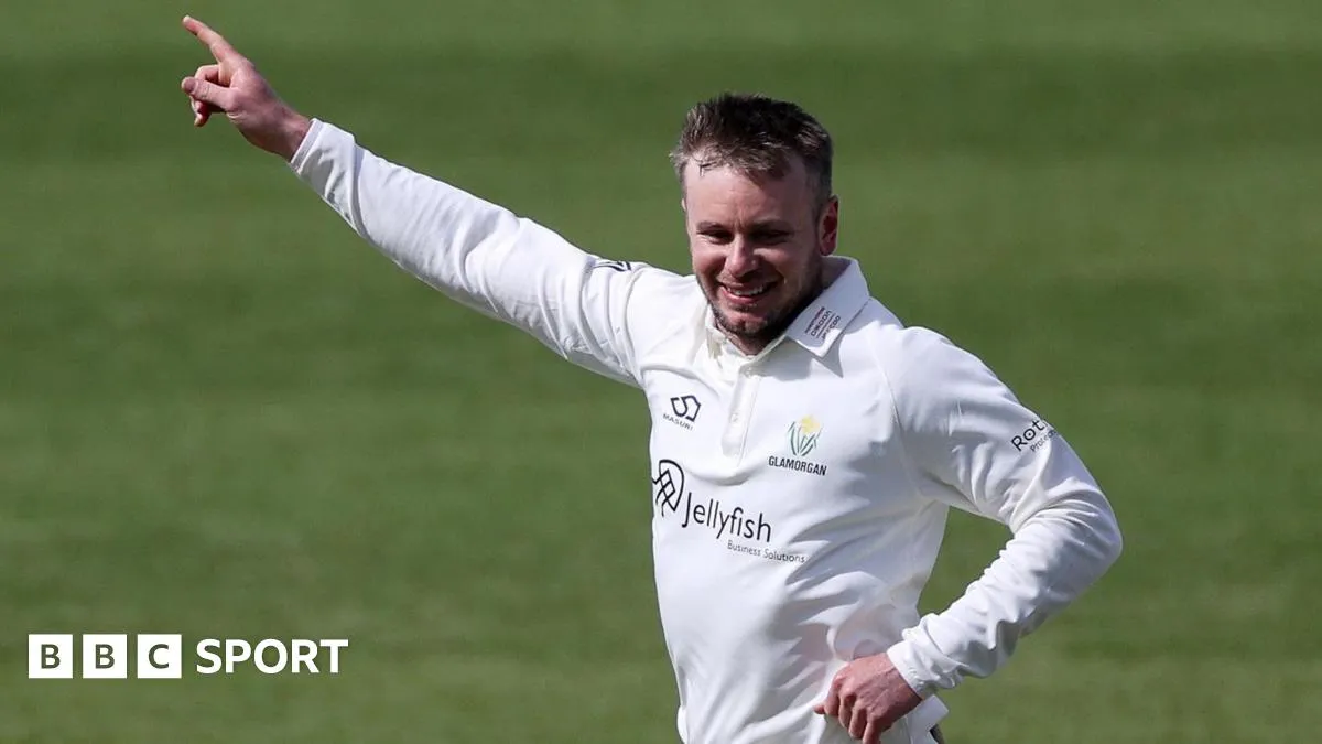 Mason Crane ร่ายมนต์สปิน! กด 5 วิคเก็ตพา Glamorgan ข่มขวัญ Yorkshire จนอยู่หมัด