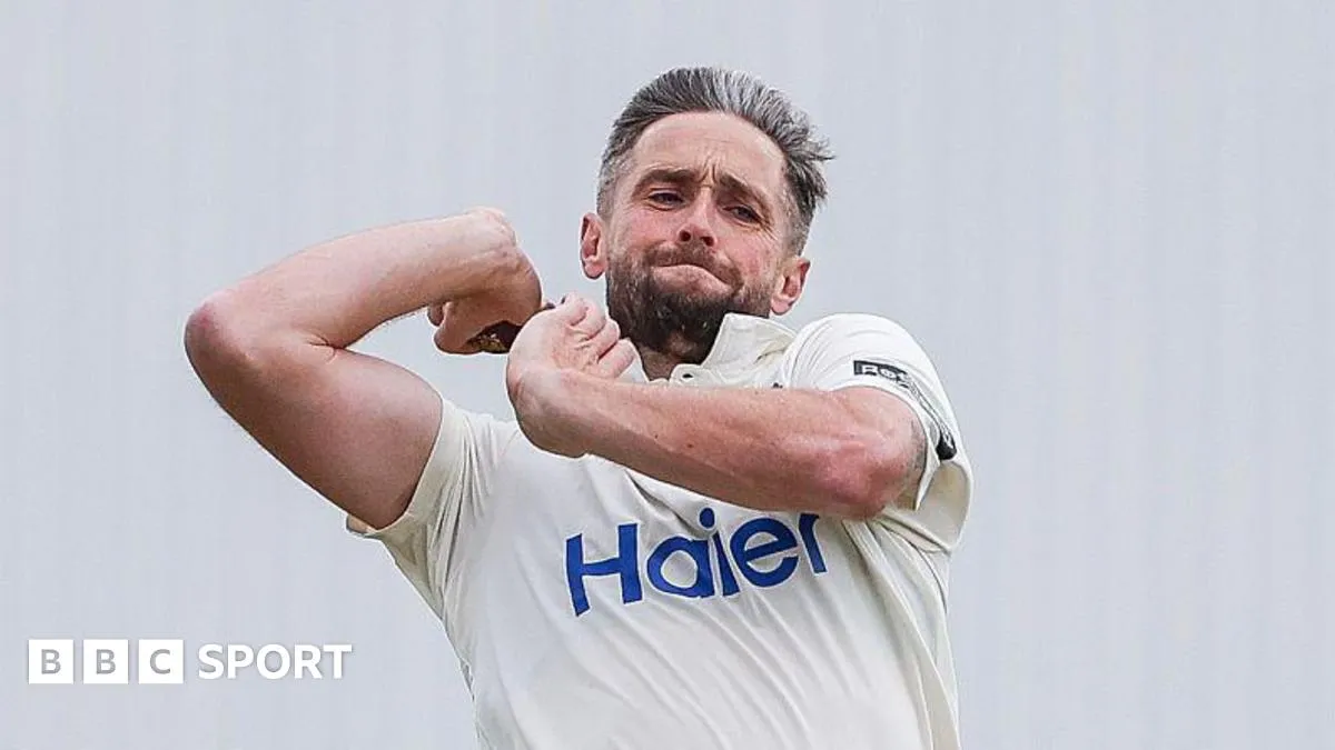 รอยร้าวที่ยังไม่พังทลาย: Chris Woakes กับการเผชิญหน้าความเสื่อมสลายในฤดูกาลที่ 21 ณ Warwickshire