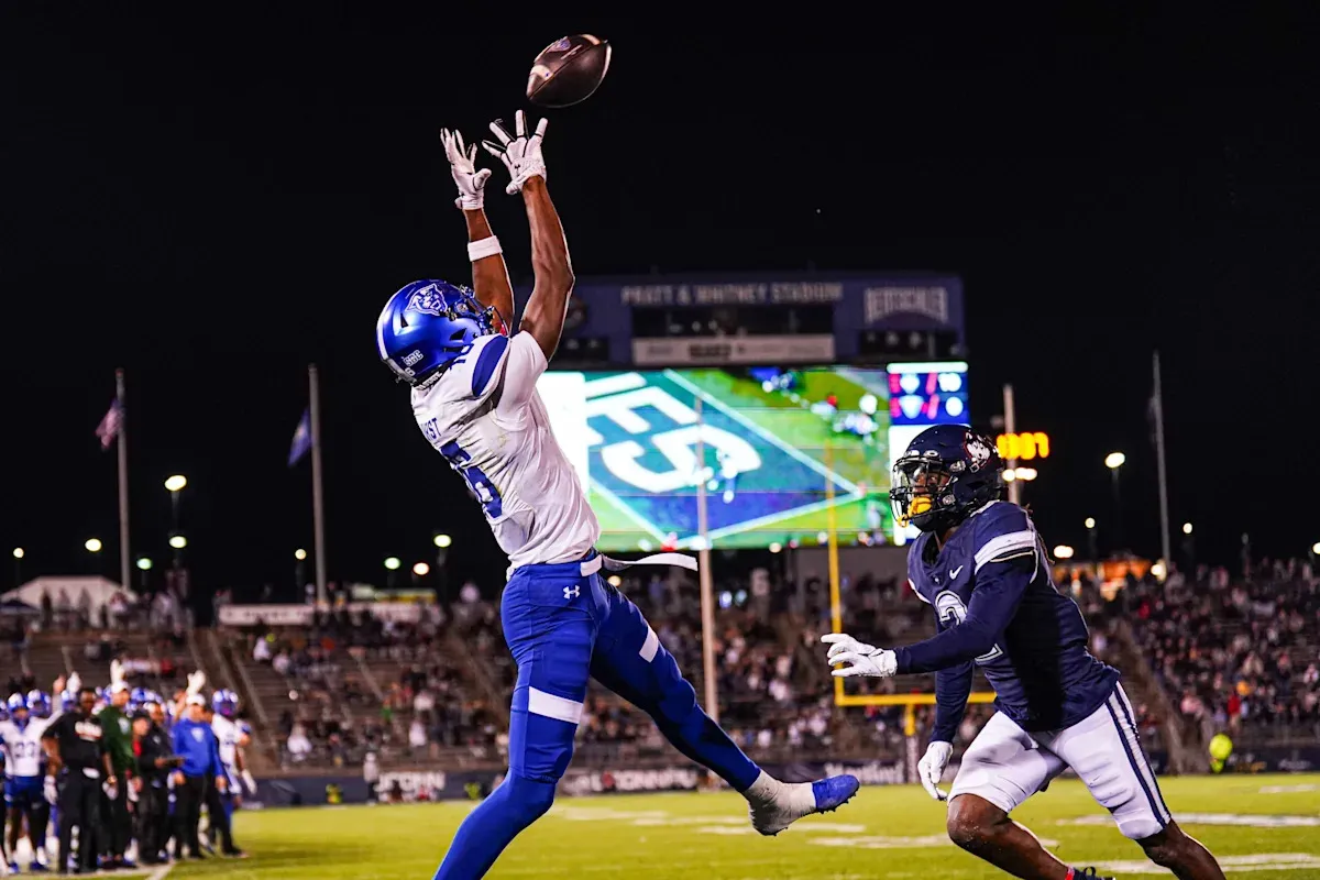 สถาปัตยกรรมแห่งความเร็ว: Ted Hurst จารึกประวัติศาสตร์ใหม่สู่ Tampa Bay Buccaneers ในค่ำคืนแห่งโชคชะตา