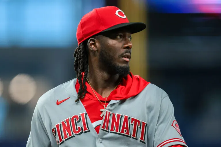 เจาะงบดุลความสำเร็จ: Elly De La Cruz ทุบสถิติ Cincinnati Reds แซงหน้า Pete Rose ในฐานะ Switch-hitter ทรงประสิทธิภาพ