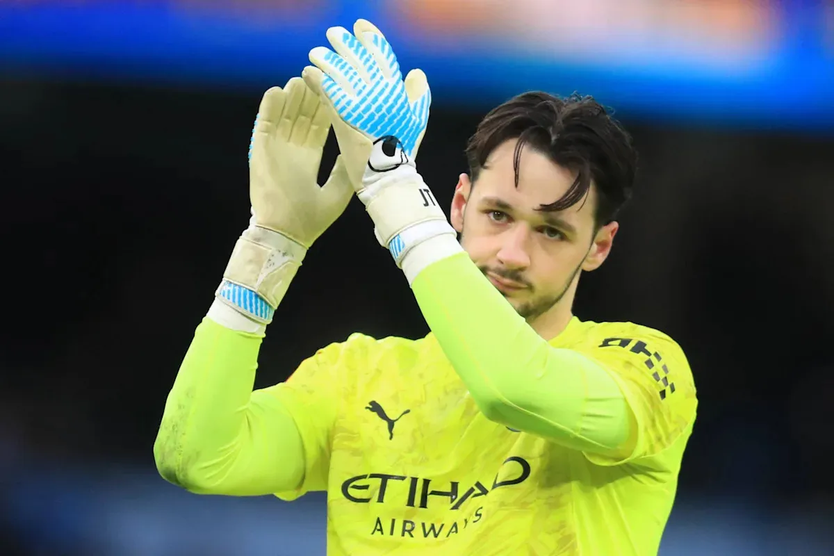 นกนางนวลจ้องตาเป็นมัน! Brighton เล็งสอย James Trafford หลังโดนดองจนเค็มที่ Manchester City