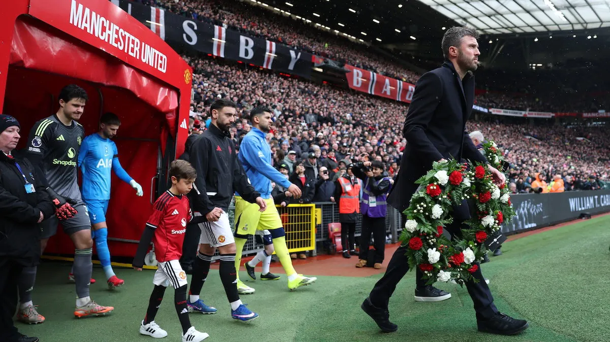 เงาในแสงสลัวที่ Old Trafford: เมื่อ Michael Carrick ปลดพันธนาการ Bruno Fernandes สู่บัลลังก์ยอดเยี่ยมแห่งปี