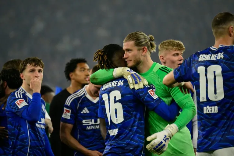 การหวนคืนของอสูรกายสีน้ำเงิน: Schalke กับการล้างบาปในคืนที่แสงไฟ Veltins-Arena กลับมาเจิดจ้า