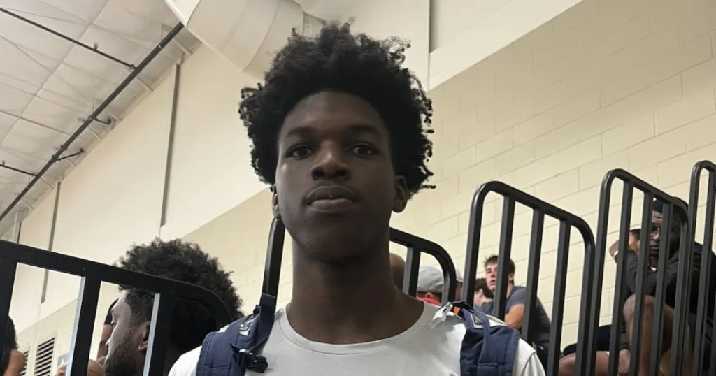 ยักษ์หลับที่ตื่นขึ้น: Obinna Ekezie Jr. เซ็นเตอร์ 5 ดาวประกาศซบ Louisville พร้อมข้ามรุ่นสู่คลาส 2026