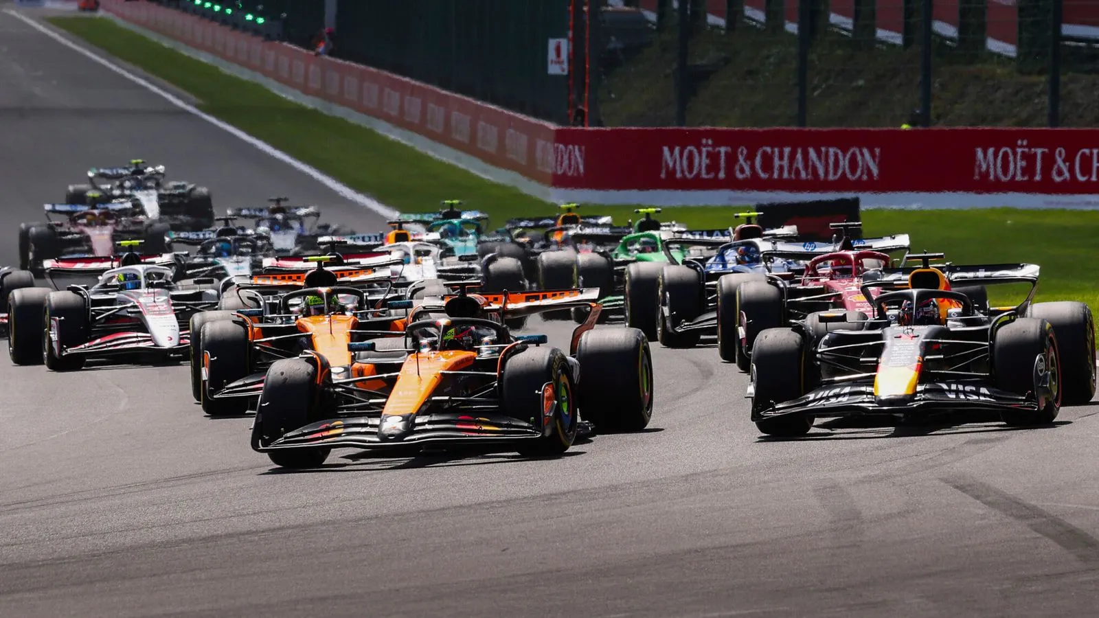 โศกนาฏกรรมแห่งความเร็ว: ชำแหละโครงสร้าง F1 Sprint ฤดูกาล 2026 เมื่อจักรกลต้องสยบต่อพันธนาการแห่งเวลา