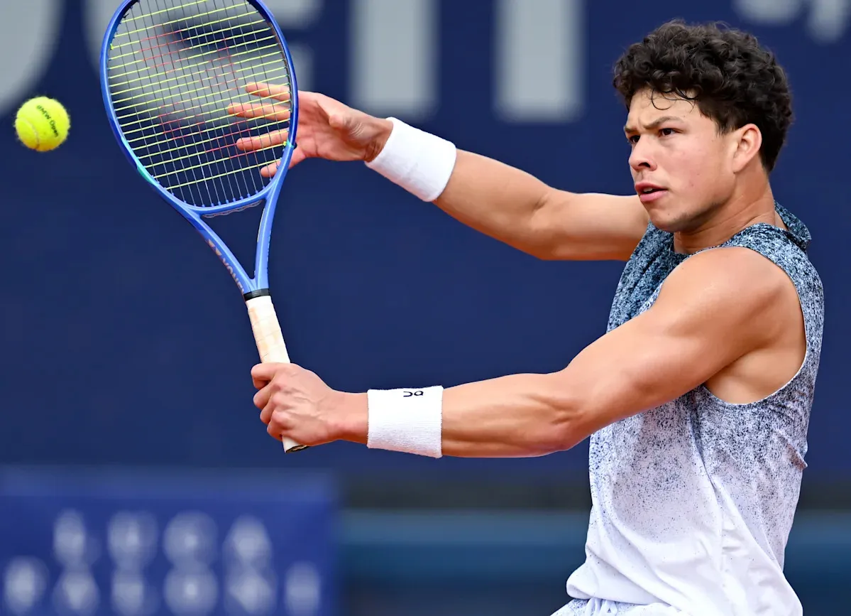 เสียงคำรามบนผืนดินสีแดง: Ben Shelton บดขยี้ Flavio Cobolli ทะยานคว้าชัยใน Munich Open