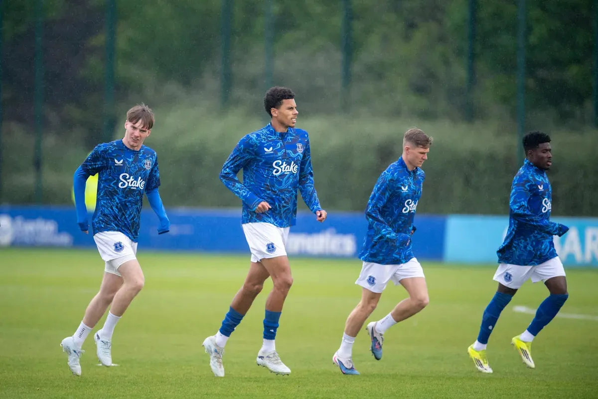 เงาอดีตและลมหายใจใหม่ที่ Walton Hall Park: Everton U21 กับชัยชนะที่แลกมาด้วยหยาดเหงื่อ