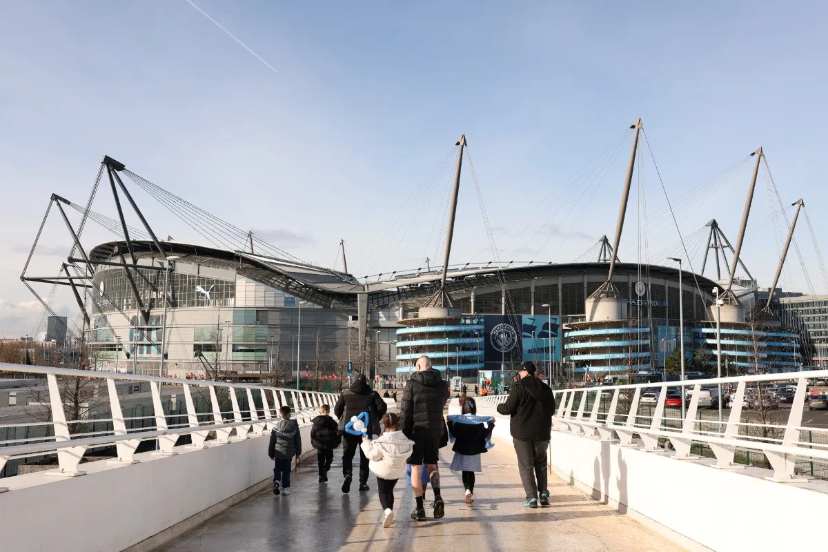 สงครามใต้เงาเมฆเทา: Manchester City ปะทะ Arsenal กับหมากรุกมนุษย์ที่ Etihad