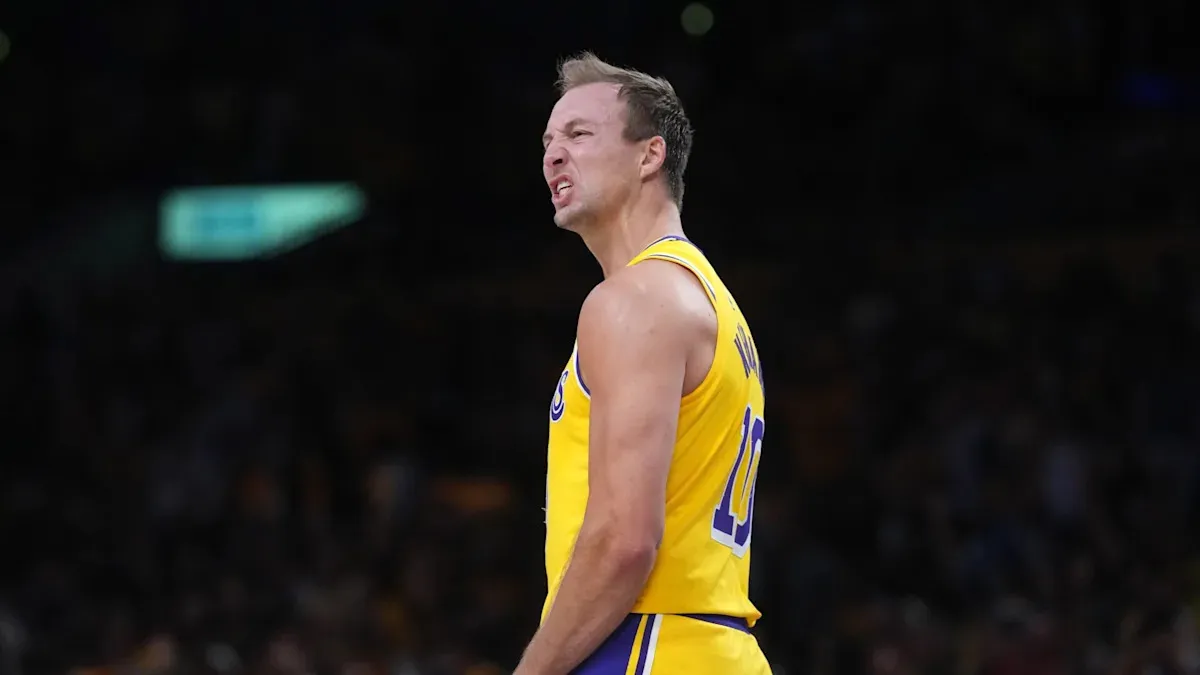 การประเมินความเสี่ยงที่ผิดพลาด: Luke Kennard และประสิทธิภาพการยิง 60.6% นำ Los Angeles Lakers สยบ Houston Rockets ท่ามกลางวิกฤตอาการบาดเจ็บ