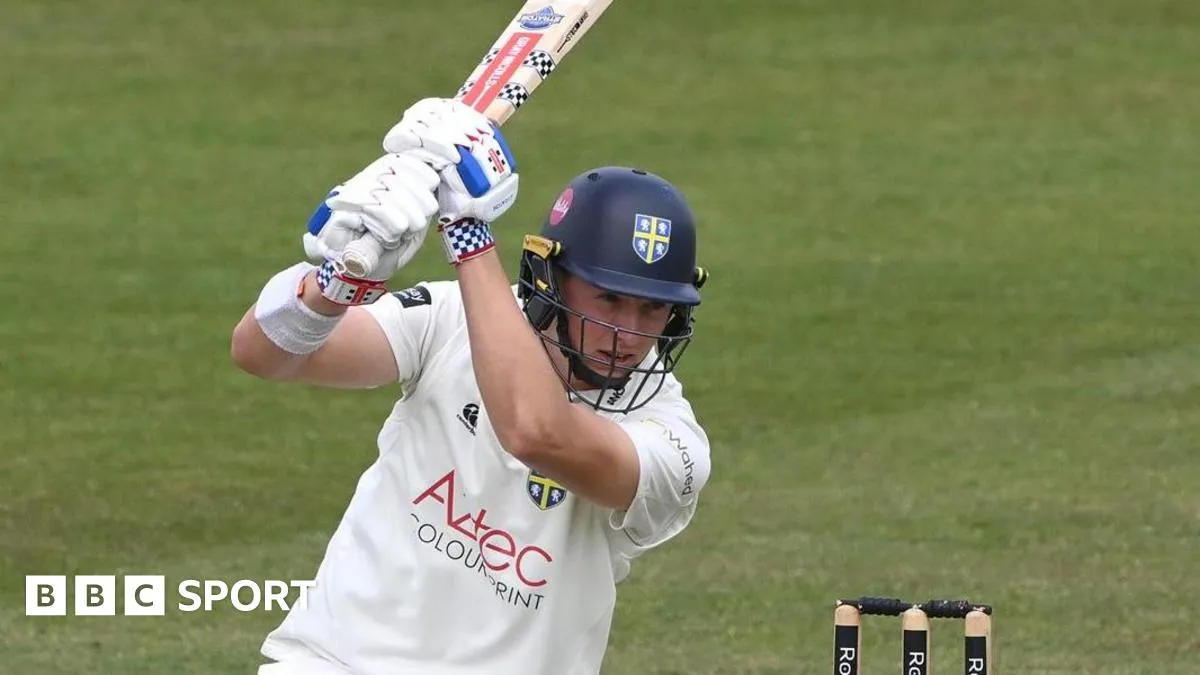 McKinney กดดับเบิลเซนจูรี่! Durham เปิดบุฟเฟต์ไล่ถลุง Gloucestershire ยับเยิน