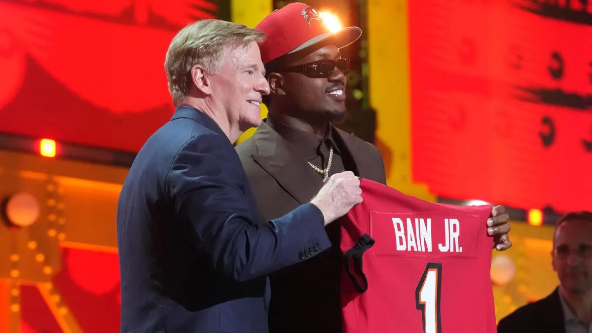 กระดานของ Renner ปะทะ NFL: บทสรุปตัวเลือกยอดเยี่ยมและยอดแย่แห่ง Draft 2026