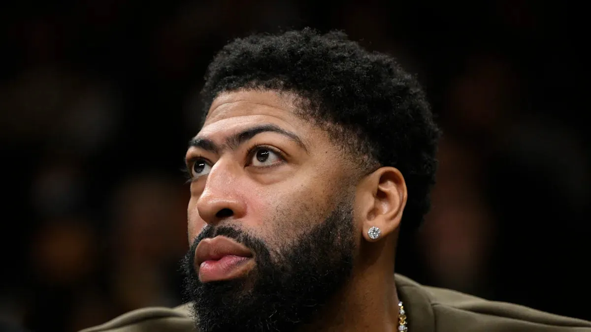 ลมพัดหวนหรือแค่ข่าวลือ? เมื่อ Anthony Davis อาจต้องเก็บกระเป๋าอีกครั้ง และอนาคตที่แขวนบนเส้นด้ายใน NBA