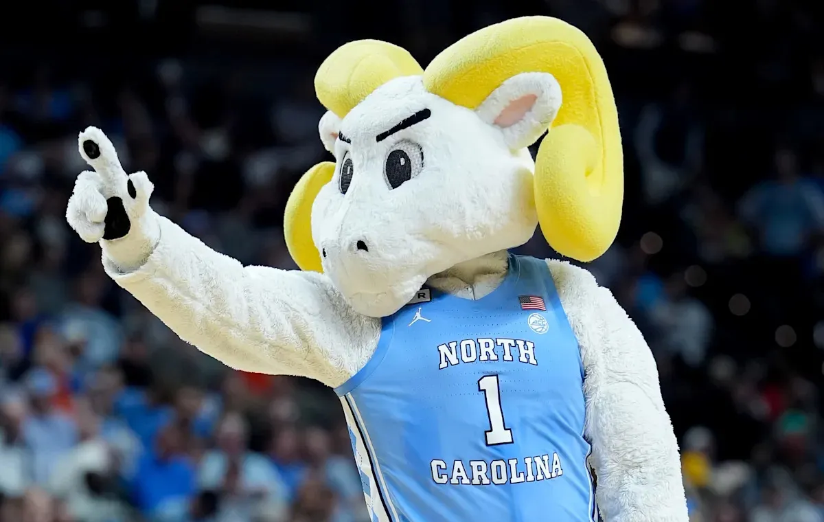 สายลับในสเปน: North Carolina Tar Heels กับปฏิบัติการล่าตัวอัญมณีสีเลือดจากยุโรป
