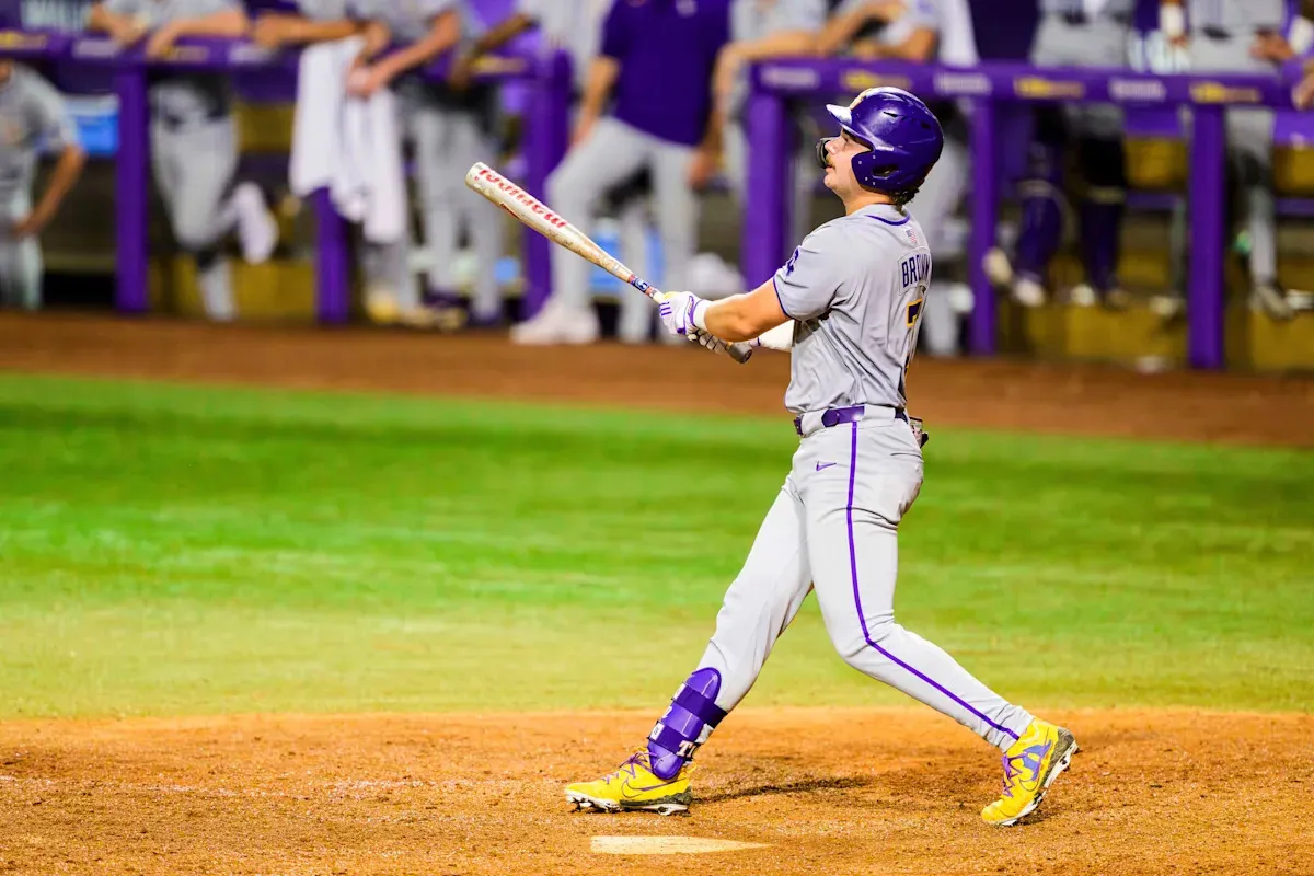 วิเคราะห์ความเสียหายทางบัญชี: LSU สูญเสีย Cooper Moore และ Jake Brown ปิดฉากฤดูกาล 2026