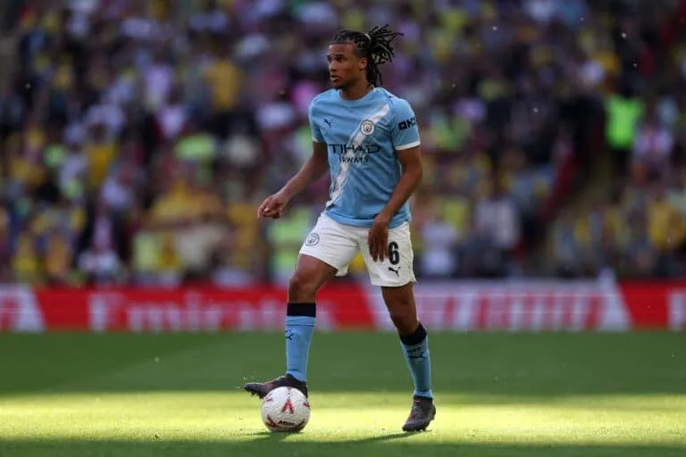 เงาที่ทาบทับ Trigoria: เมื่อชื่อของ Nathan Aké ถูกกระซิบผ่านรอยร้าวของตลาดนักเตะ Roma