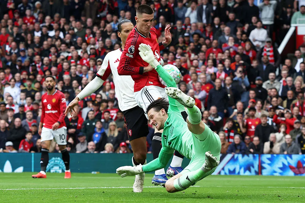 เงาร่างที่เลือนหายในแสงโพล้เพล้: Carrick เผยเหตุผลเบื้องหลังการถอด Sesko ในเกมเฉือน Liverpool