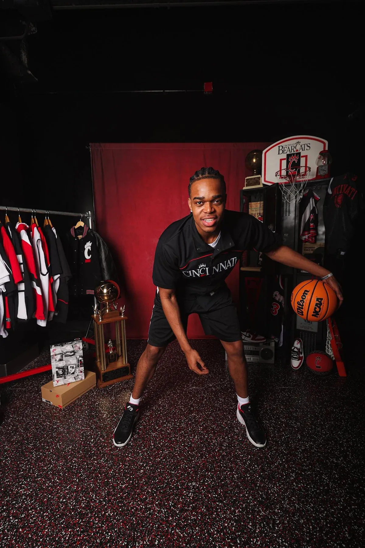 วิเคราะห์การปรับโครงสร้างบุคลากร Cincinnati Bearcats: การบริหารความเสี่ยงผ่าน Mike Fuline และสินทรัพย์ระยะยาว David Iweze