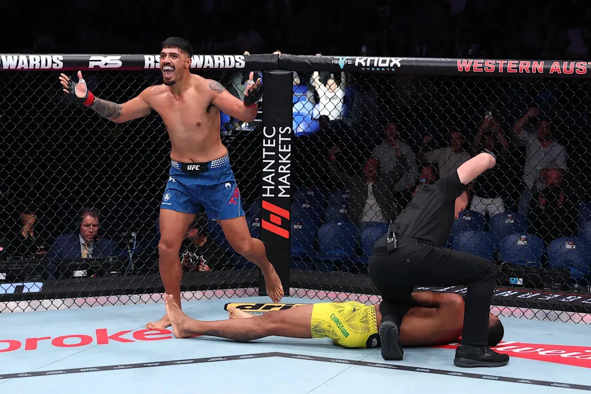 UFC Perth: การสลายตัวของโครงสร้าง Kevin Christian ภายใต้แรงอัดจากศอกของ Tafa