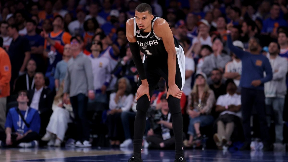 Wembanyama ไม่หวั่น! แฟน Knicks ปาไข่ใส่หลัง Spurs พ่ายยับใน NBA Finals เกม 4