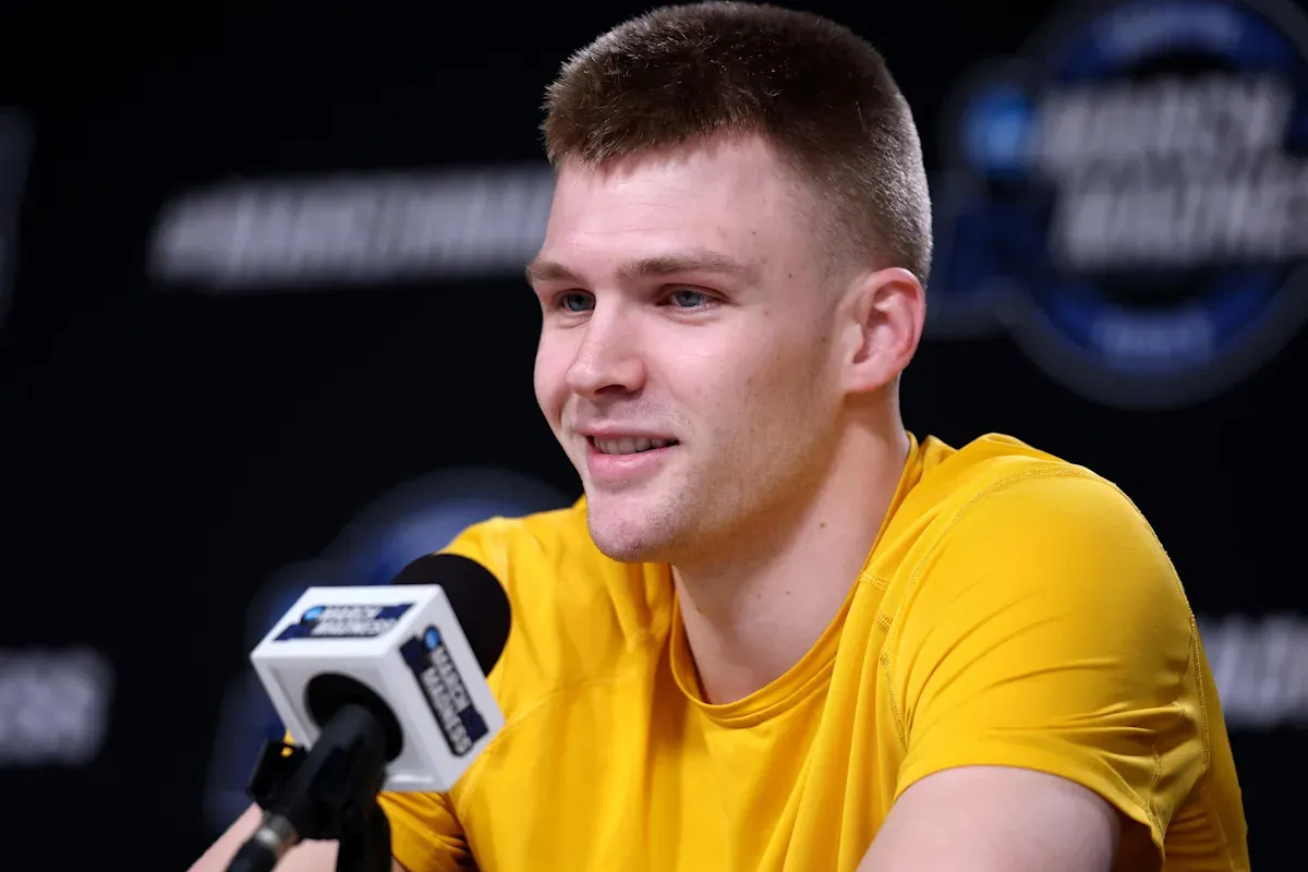 แสงสปอร์ตไลท์ที่สาดส่อง: Bennett Stirtz ระเบิดฟอร์มสะเทือนเวที 2026 NBA Draft Combine