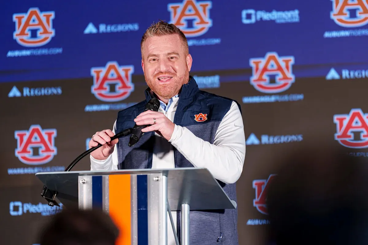 สถาปัตยกรรมแห่งอนาคต: การมาถึงของ Myson Johnson-Cook และการจัดวางโครงสร้างใหม่ของ Auburn