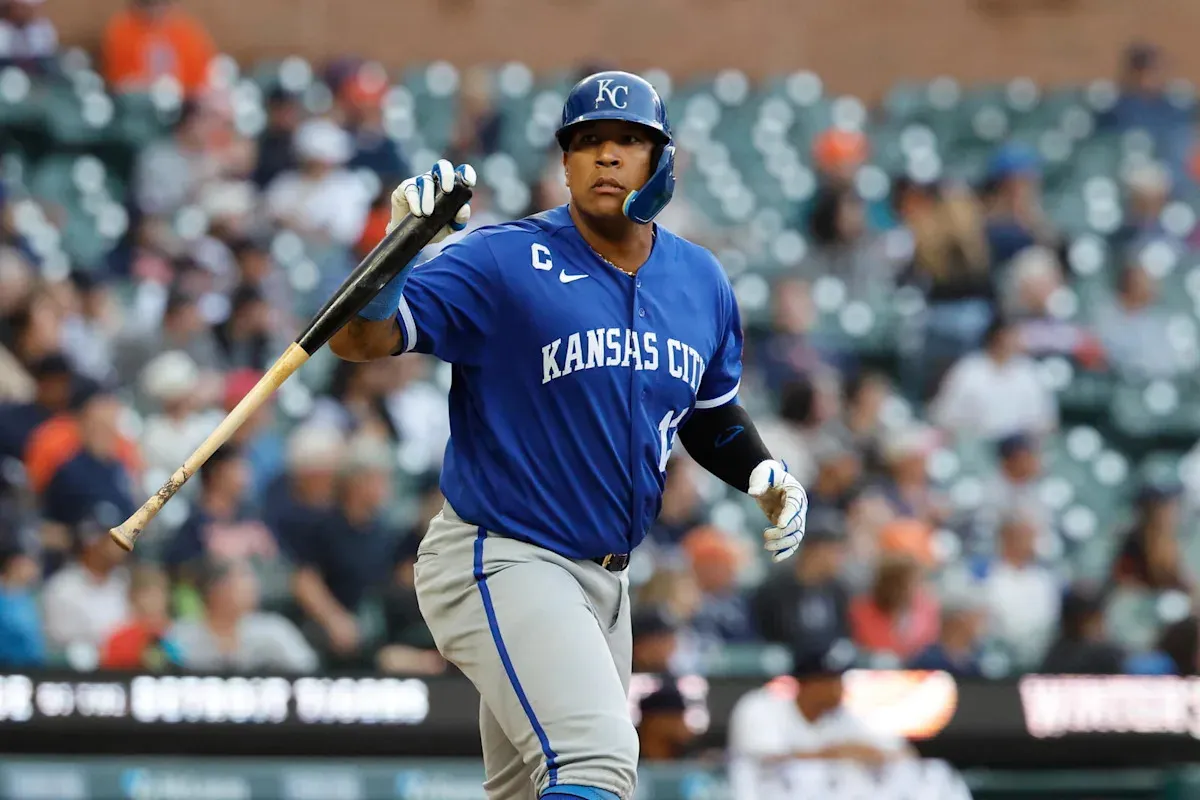 รอยร้าวและคราบสนิม: Kansas City Royals ขยับหมากแก้เกมหลังอาการบาดเจ็บของ Salvador Perez