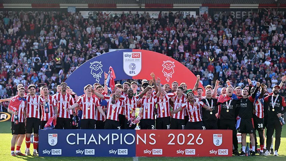 ยาตราทัพฉลองชัย: เผยเส้นทางขบวนรถบัสเปิดประทุนของเหล่า Imps หลังเถลิงบัลลังก์แชมป์