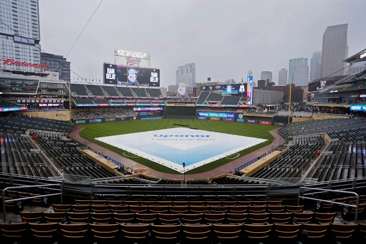 พยากรณ์แห่งหยาดพิรุณ: เมื่อ Seattle Mariners เผชิญหน้ากับความพิโรธของนภาเหนือ Target Field