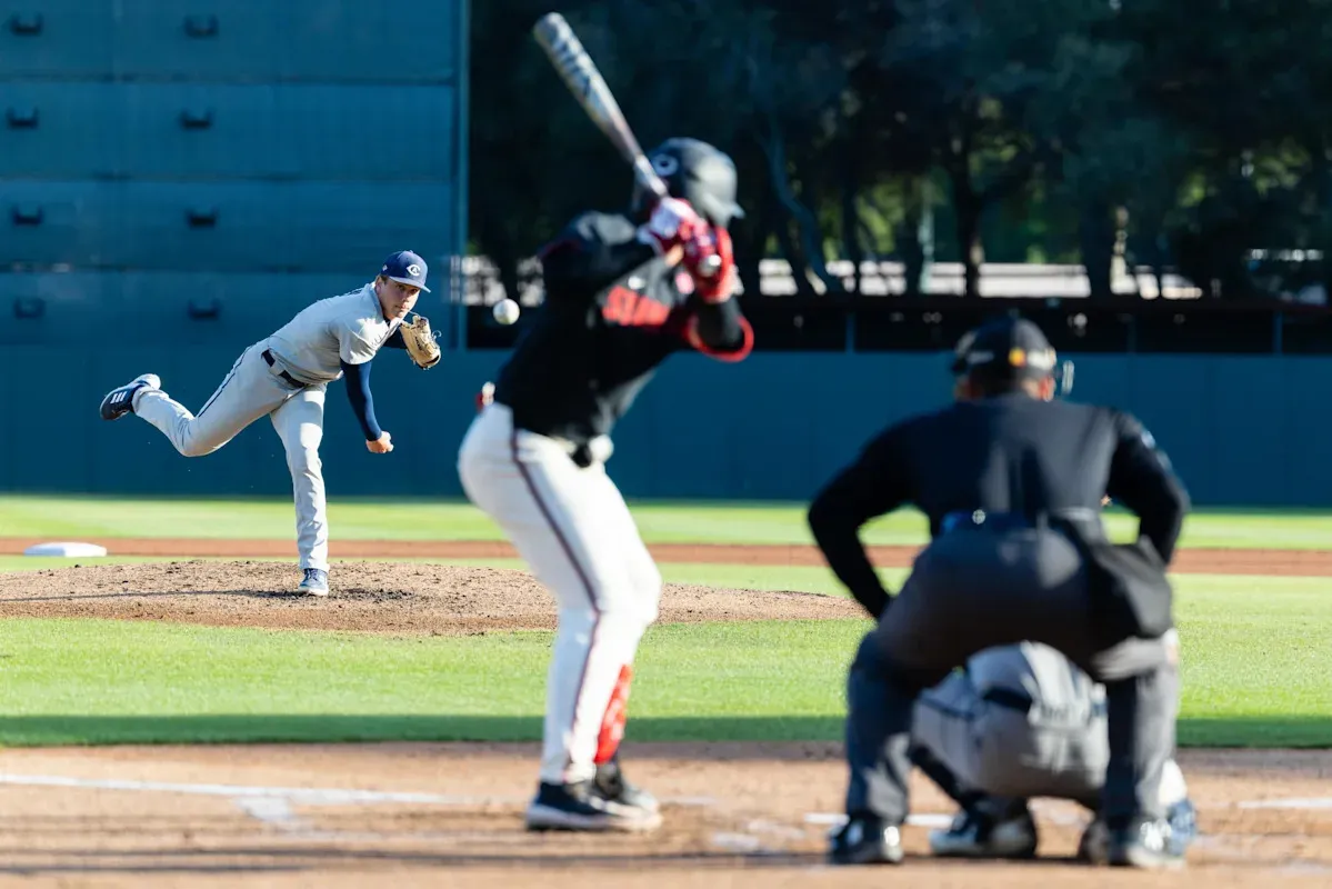 เลือดและหยาดเหงื่อใต้แสงไฟ: San Diego State กับการทะยานยึดหัวหาด Mountain West