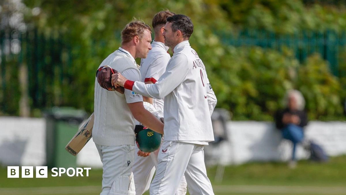 โศกนาฏกรรมแห่งการผุกร่อน: Worcestershire ยื้อผลเสมอท่ามกลางความเสื่อมสลายของพื้นผิวที่ Trafalgar Road
