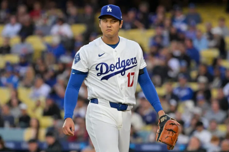 เสียงไม้ที่เงียบงัน: ค่ำคืนที่ Dodger Stadium กับความพ่ายแพ้ที่กัดกินหัวใจ