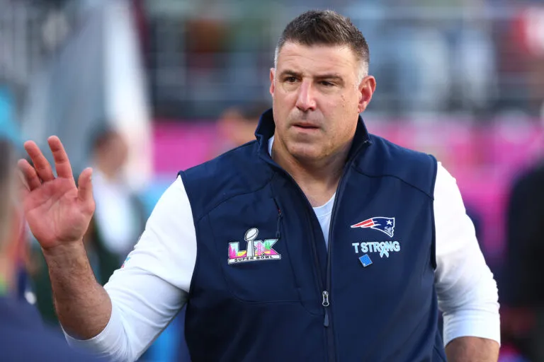Mike Vrabel กับเสียงเชียร์ที่คาดไม่ถึง: ท่ามกลางพายุข่าวฉาวที่ Gillette Stadium