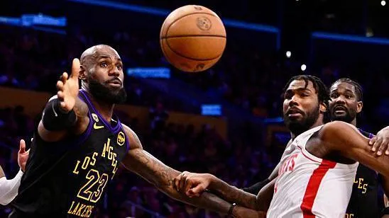 ราชาผู้ไม่ยอมสยบต่อกาลเวลา: LeBron James พา Lakers ผงาด ในวันที่ Wembanyama เผชิญฝันร้าย