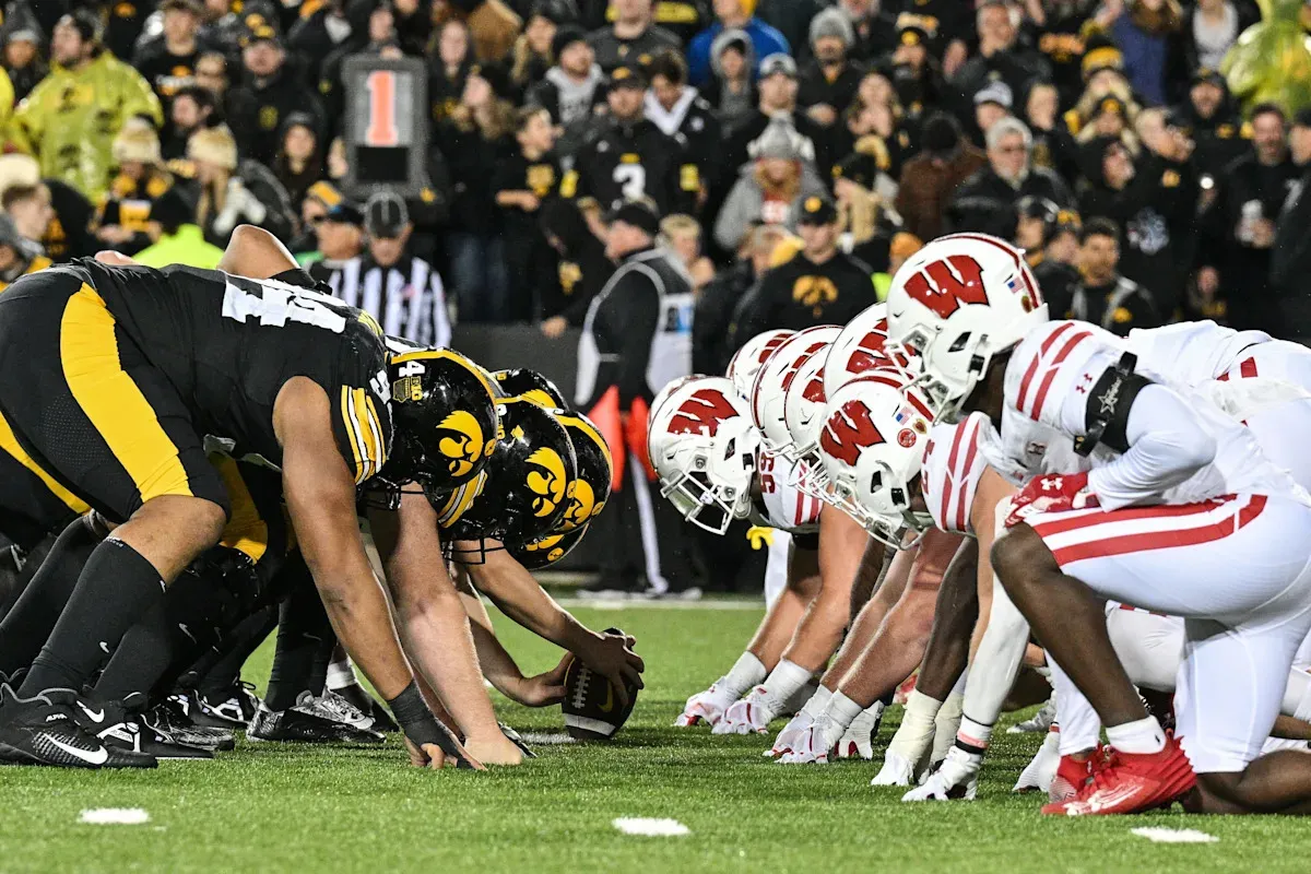 เงาที่เลือนหายในแสงโพล้เพล้: เมื่อ David Hill เลือกหันหลังให้ Iowa เพื่อซบตักอริร่วมลีก