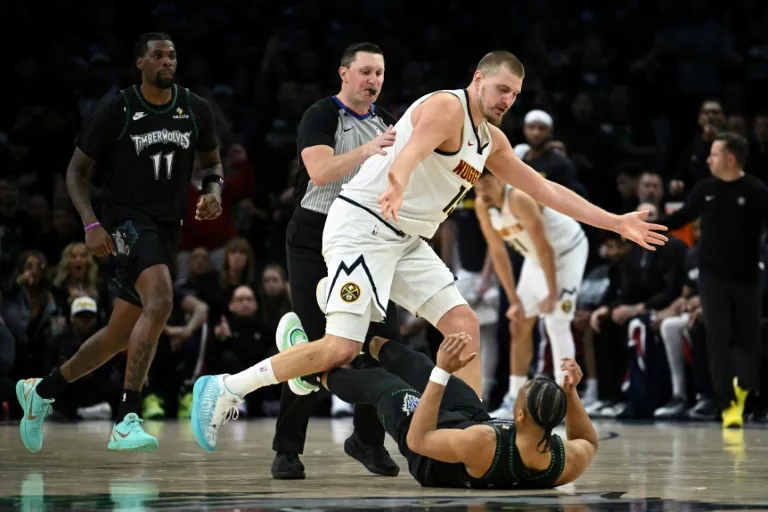 โค่นบัลลังก์แชมป์! Timberwolves แผลงฤทธิ์สยบ Jokic และ Nuggets ร่วงเพลย์ออฟสุดระทึก