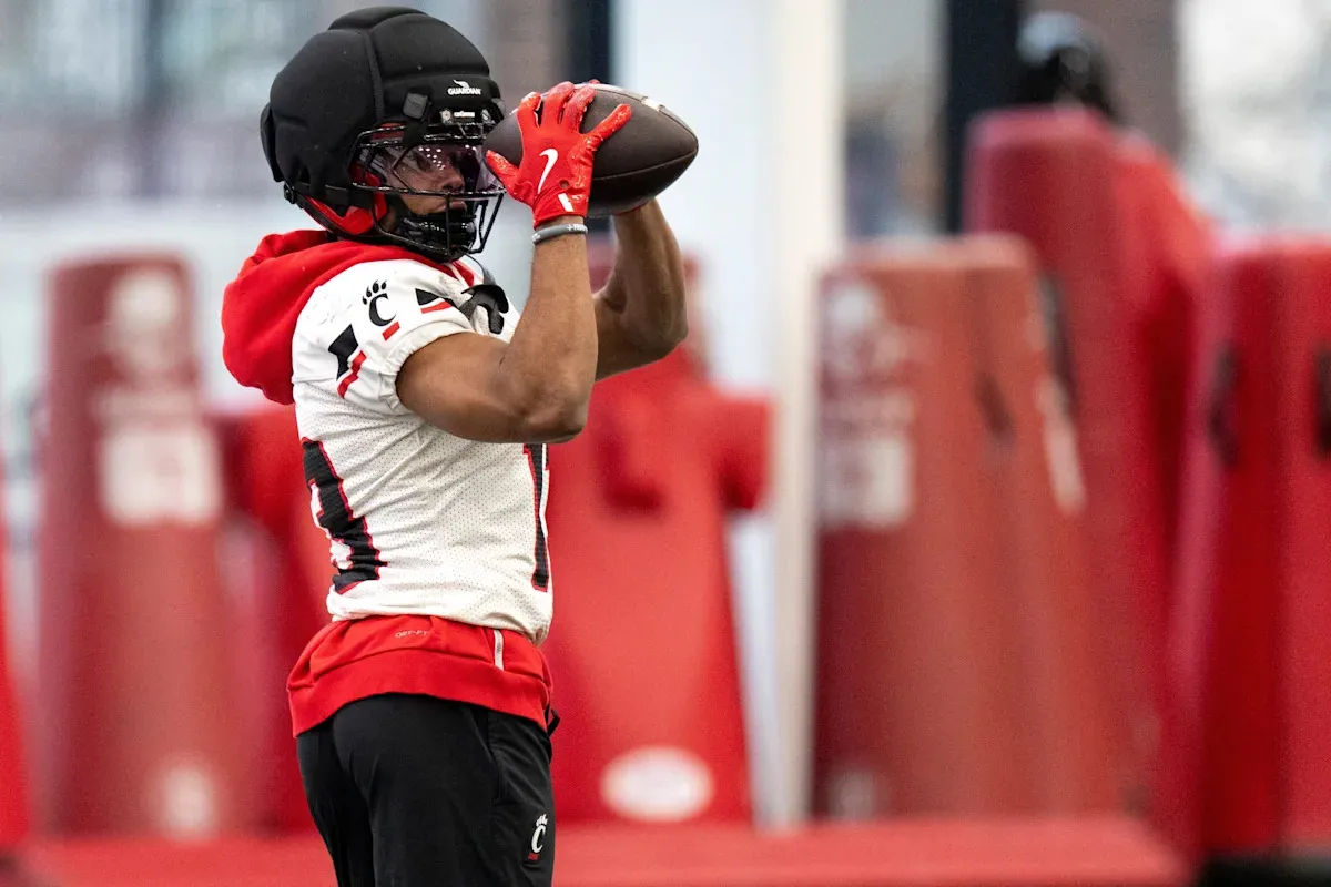 สถาปัตยกรรมแห่งการเรียนรู้: Cyrus Allen กับบทเรียนจากหลายสถาบันสู่สมรภูมิ Kansas City Chiefs