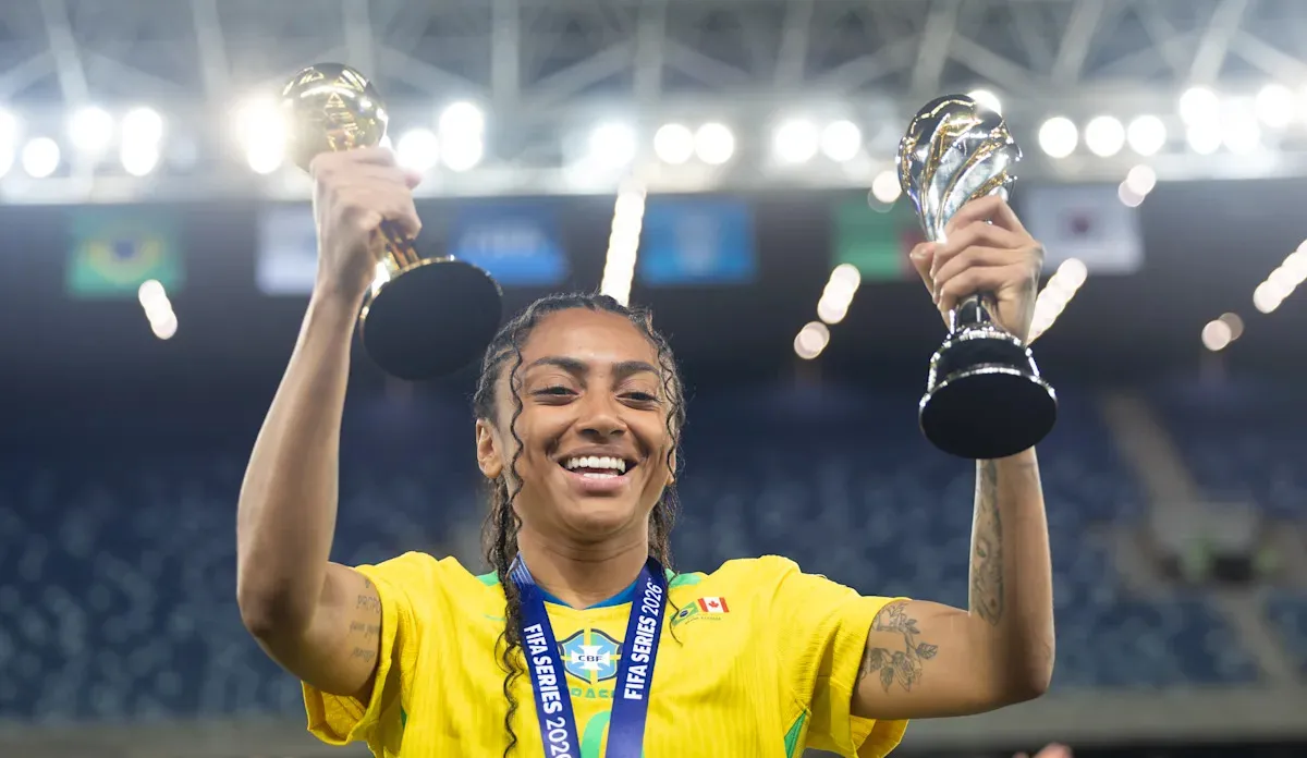นาฏกรรมแห่งผืนหญ้าและชัยชนะของหมายเลข 10: Kerolin ผงาดคว้ารางวัลยอดเยี่ยมแห่ง FIFA Series