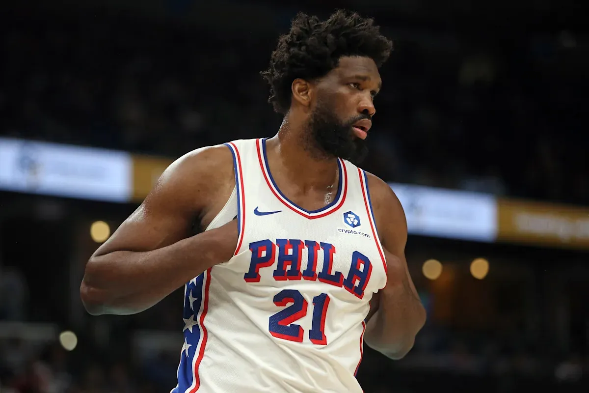 สมรภูมิที่ขาดขุนพล: เจาะลึกสถานการณ์บาดเจ็บของ Joel Embiid และทัพ Sixers ก่อนปะทะ Celtics ในเกมแรก