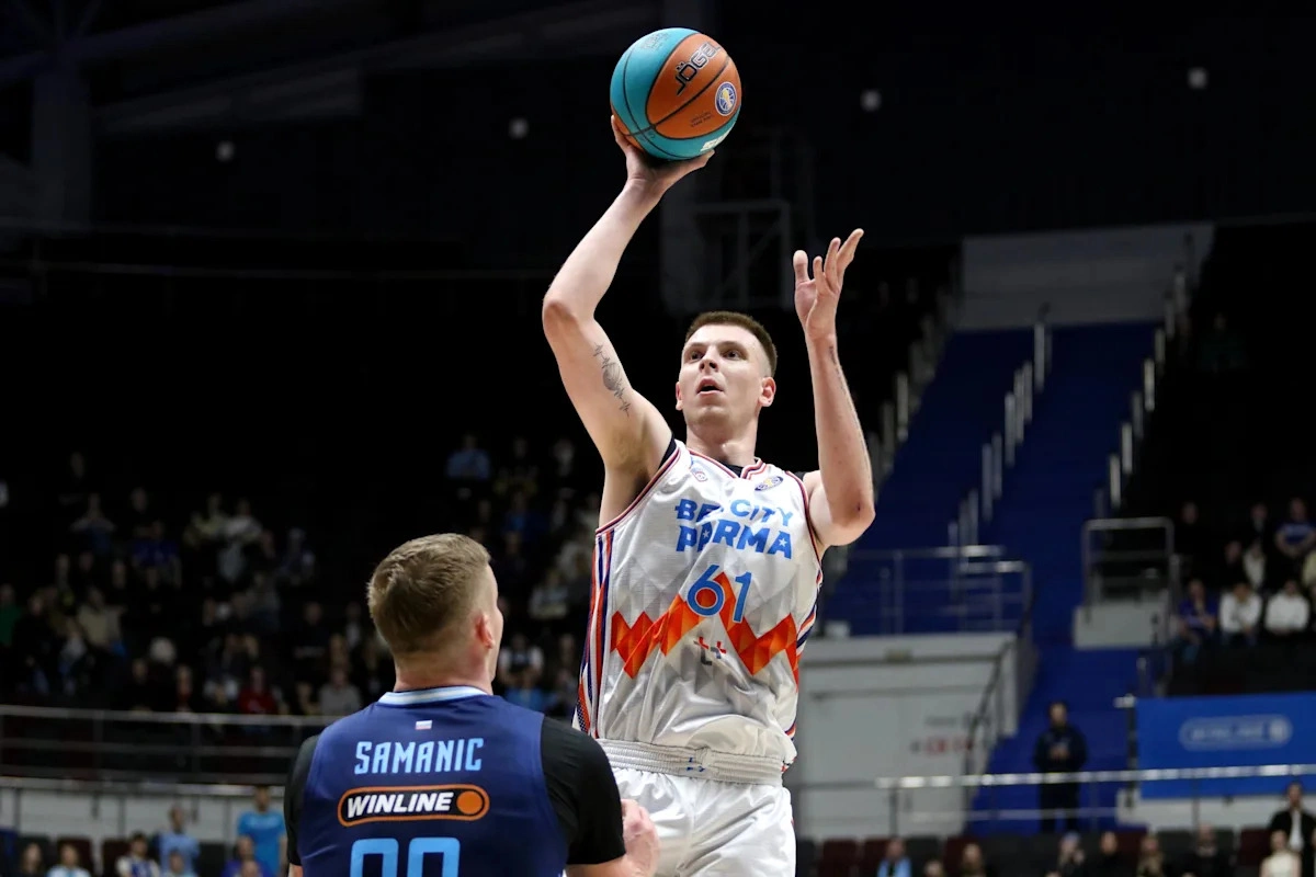 แผนสำรองในเงาสลัว: Kentucky Basketball เริ่มขยับทาบทาม Gleb Firsov เซ็นเตอร์เลือดหมีขาว
