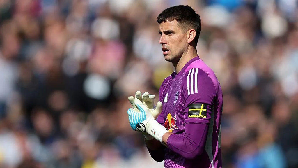 Karl Darlow ฟอร์มร่างทอง! มือเบส Kaiser Chiefs ยุ Leeds United ต่อสัญญาด่วน อย่าปล่อยให้หลุดมือ