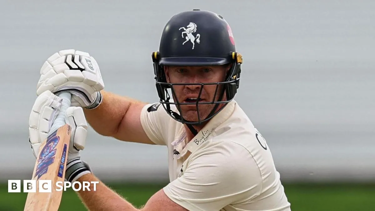 ฝนจ๋าพี่ลาก่อน! Northants เซ็งจิตทำได้แค่เจ๊า Kent หลัง Ben Compton โชว์ความอึดระดับแรดเรียกพี่