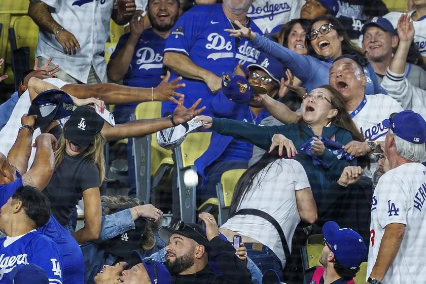 จดหมายจากเงามืด: ความร้าวรานและชัยชนะในคราบเหงื่อของ Dodgers