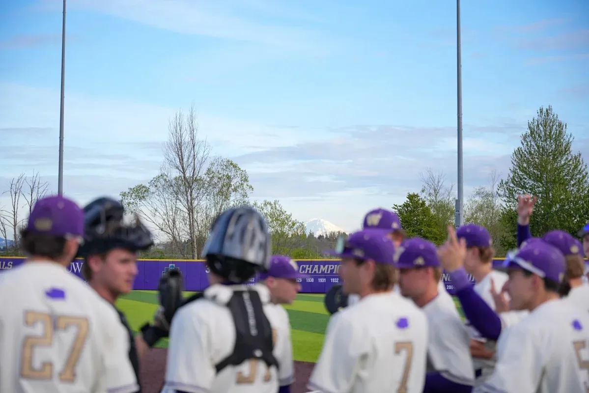 โศกนาฏกรรมแห่งรอยเย็บ: เมื่อ Washington Huskies ปราชัยต่อศาสตราแห่ง Michigan State ในค่ำคืนที่ความหวังมอดไหม้