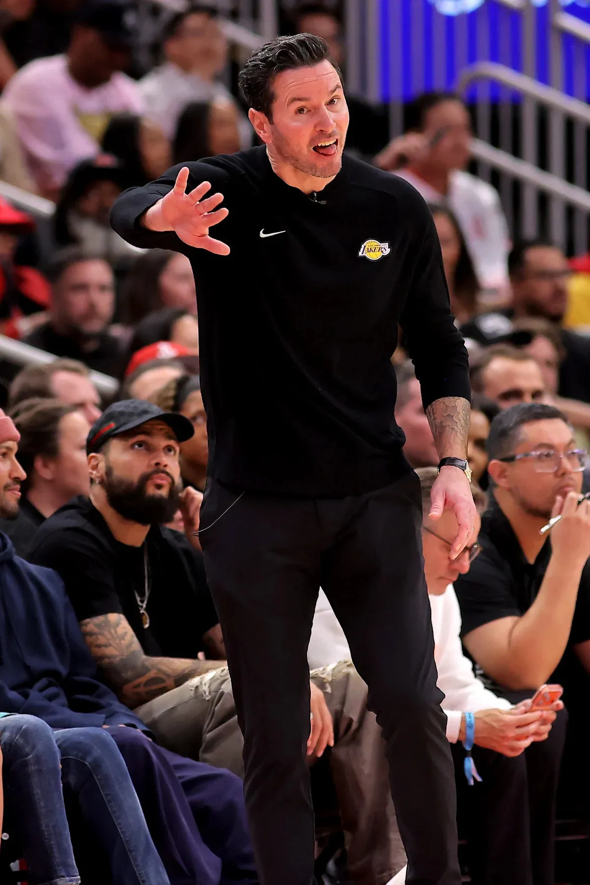 บทเรียนจากกองเพลิง: JJ Redick กับภารกิจอุดรอยรั่ว Lakers ก่อนเผชิญหน้าพายุคลั่ง Thunder